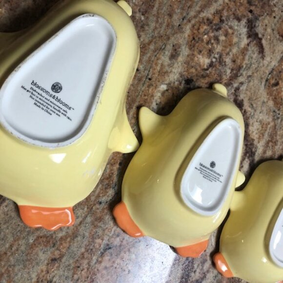 3 Stackable Ceramic Chick Bowls - Picture 5 of 6